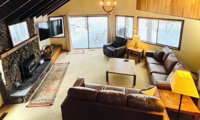 Sunriver Casa | Perfect Sunriver getaway! 2 bed, 2 bath near Village.