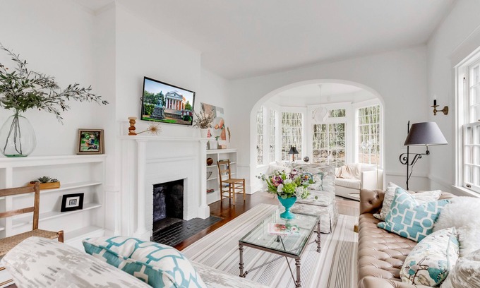 Jefferson Park Avenue Casa | Historic Boone-White House : Incredible location