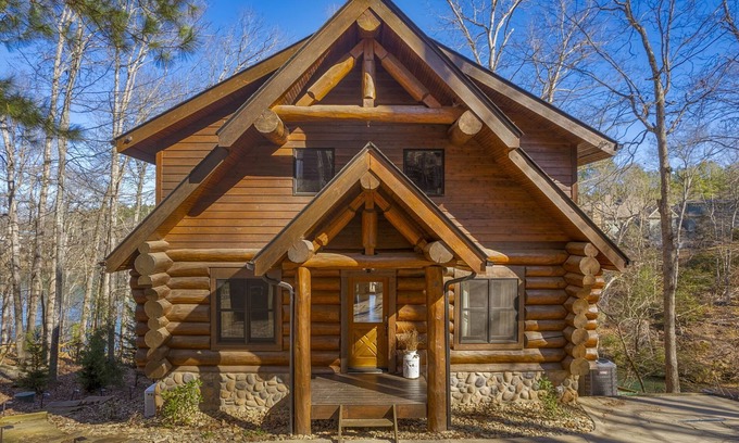 Six Mile Casa | Perfect Waterfront Lake Keowee Getaway with Hot tub