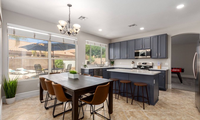 East Mesa Casa | Perfect winter getaway home {Heated POOL, SPA, BBQ, PUTTING GREEN}