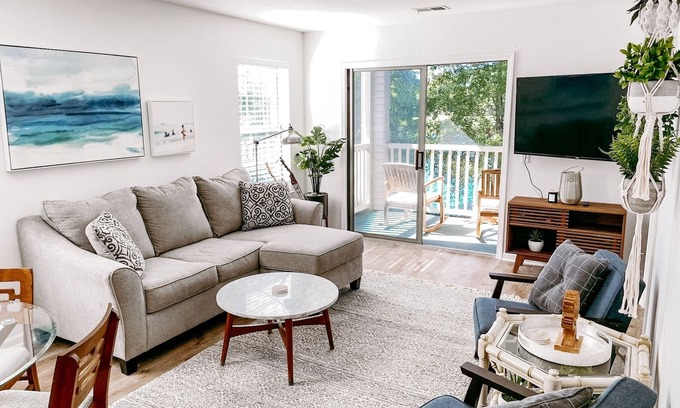 Pawleys Island Condominio | Nuevo listado, anfitriones experimentados! Completamente renovado, hermoso condominio en el segundo piso.