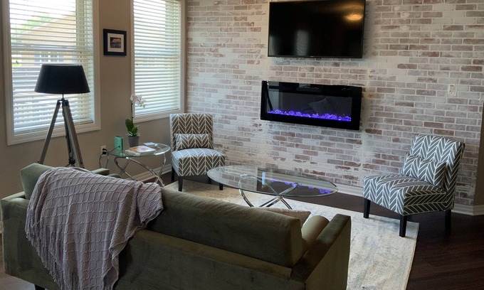 Goderich Condominio | Perfectly Appointed Executive Suite