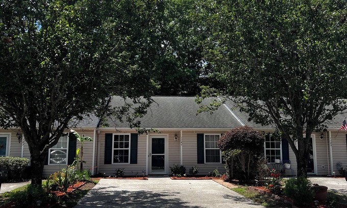 Charleston Condominio | Perfectly centered between Historic Downtown Charleston and Folly Beach