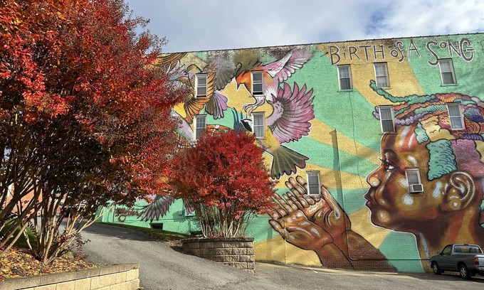 Morgantown Apartamento | Perfectly Located Downtown Suite- 3 Queen Beds - Close to WVU