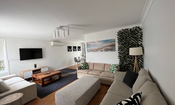 Castle Hill Casa | Perfectly located house with a big backyard