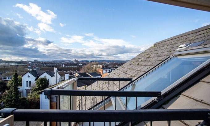 Plasnewydd Apartamento | Perfectly Placed: Cozy Flat in the City's Heart