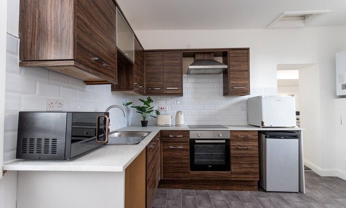 Plasnewydd Apartamento | Perfectly Placed: Cozy Flat in the City's Heart