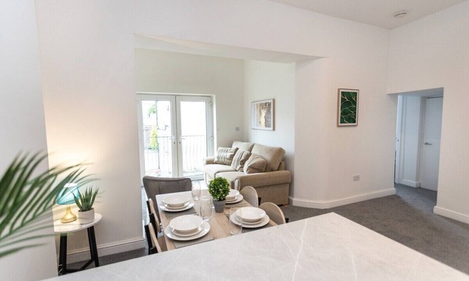 Plasnewydd Apartamento | Perfectly Placed: Cozy Flat in the City's Heart