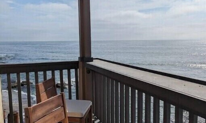 Ocean Beach Condominio | Perfectly Remodeled Condo w/ Panoramic Ocean Views