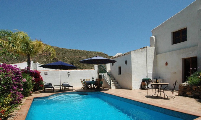 Bedar Casa | Período Casa de pueblo, piscina privada, hermoso entorno rural. WIFI, TV, etc.