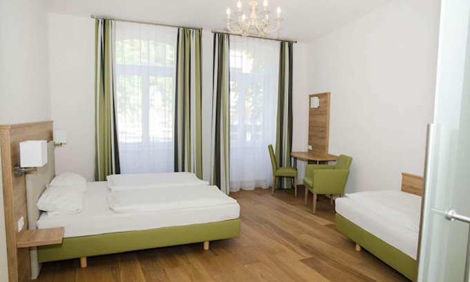 Heidelberg City Centre Apartamento | Exclusivo apartamento de invitados en Neckar con cocina, sala y comedor.