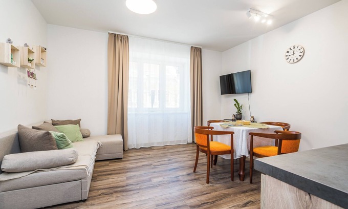 Hradec Kralove Apartamento | Perla Hradce 101. Apartman 2 room, Center, konditioner , parking. Breakfast.