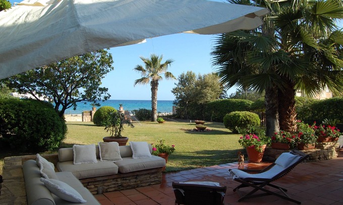 Santa Margherita di Pula Villa | Perla Marina Villa independiente frente a la playa - Fat Bike / Sea Kayak rental