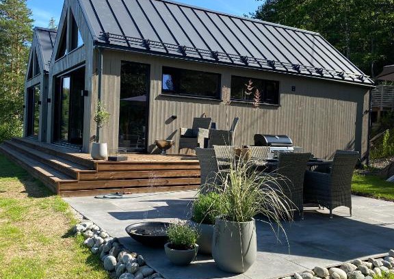 Kragero Casa | Perle ved sjøen! Ny hytte på 90m2.