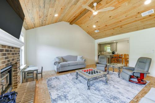 Perry Casa | Perry Family Home on 2 Acres with Private Pool