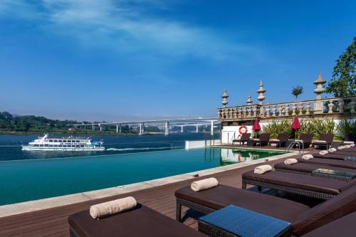 Campanha Hotel | Pestana Palacio do Freixo, Pousada & National Monument - The Leading Hotels of the World