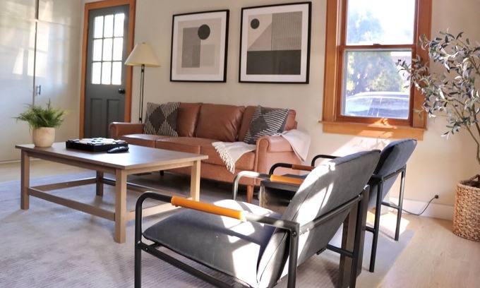 Downers Grove Cabaña | Pet and Family Friendly Cottage in a Quiet Neighborhood