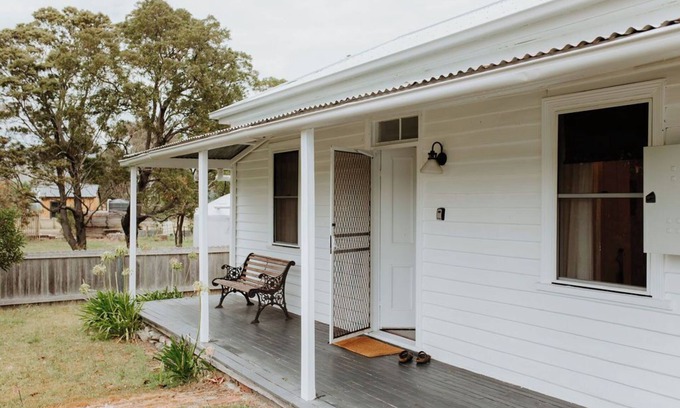Falmouth Cabaña | Pet & Family Friendly cottage by the sea, 2 acres, Falmouth East Coast Tasmania