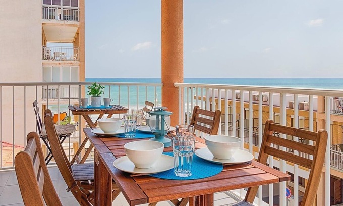 El Moncayo Apartamento | Apartamento "Seaview Modern Beach" con vistas al mar que admite mascotas