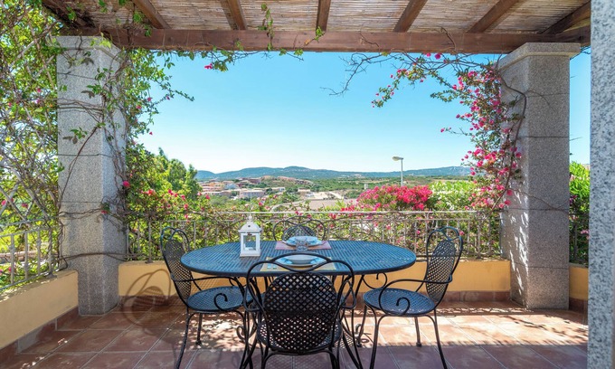 Santa Teresa di Gallura Villa | "Villa Athena" con Wi-Fi, jardín y terraza; mascotas permitidas