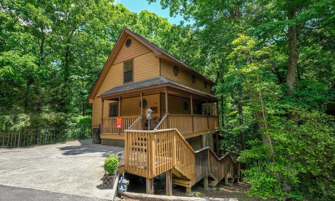 Pigeon Forge Chalet De Esquí | Mascota amable, a 1 milla de Internet de Pigeon Forge Parkway-Hot Tub-Libre
