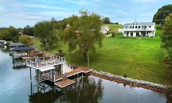 Goodview Casa | Pet Friendly-180 Feet of breathtaking shoreline on peaceful Smith Mountain Lake!