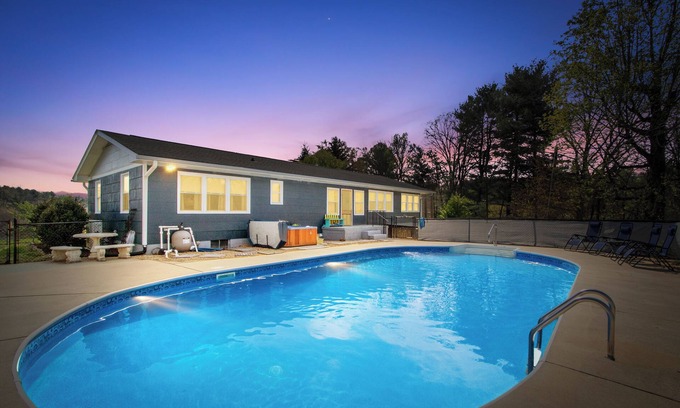Asheville Casa | Pet Friendly 2 bed/2 bath, Hot Tub, Pool, Large Yard, West Asheville