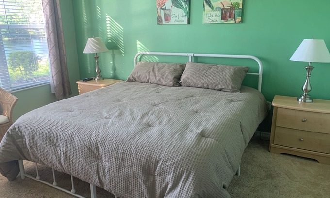 Fort Myers Condominio | Pet Friendly 2 Bedroom 2 Bath Ground Floor Condo w/ Lake View in Colonial CC.