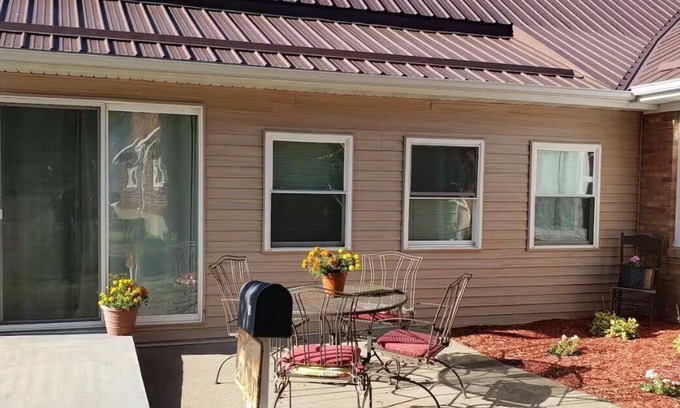 Bellevue Casa | Pet-friendly 2 bedroom townhome in tranquil Bellevue