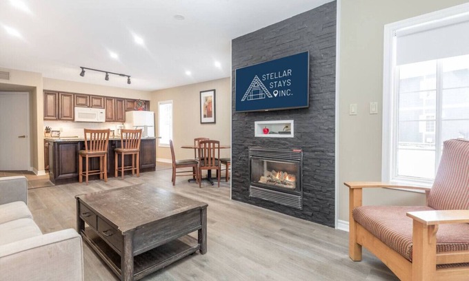 Oro-Medonte Apartamento | Pet Friendly, 2 King Beds, Gym, Pool