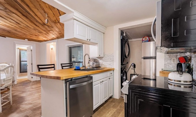 Cary Cabaña | Pet-friendly 2BR Ranch, Wifi, Parking Near RTP