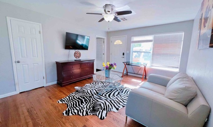 Central Oklahoma City Casa | Charming 3-bedroom house with AC, fitness room in superb Oklahoma City