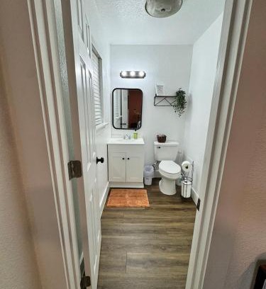 Sweetbriar Casa | Pet Friendly 3 bedroom with a Cowboy Pool close to Congress