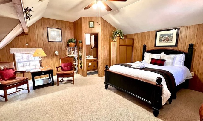 Bijou Pines Cabina | Pet-Friendly 3BR | Near Heavenly | Fenced Yard!