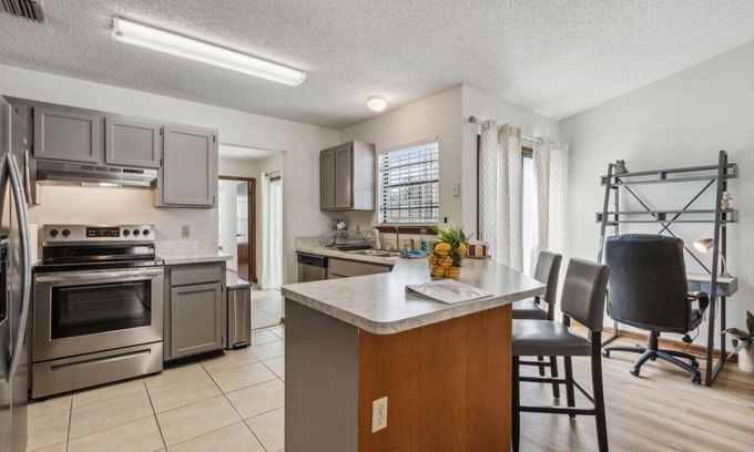 Northside Casa | Pet-Friendly 3BR Near JAX Airport Downtown UF Health Mid-Term Ready