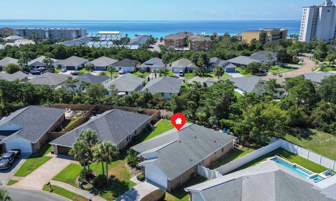 Miramar Beach Casa | Pet-Friendly 5BR, Private Pool & Beach + Free Tix: Golf, Parasailing & More!