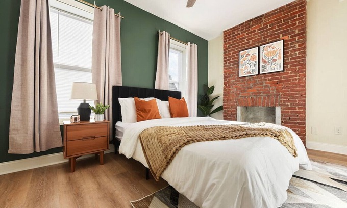 Point Breeze North Casa | Pet Friendly+6Br+Free Parking+5 Min From Bakery Sq