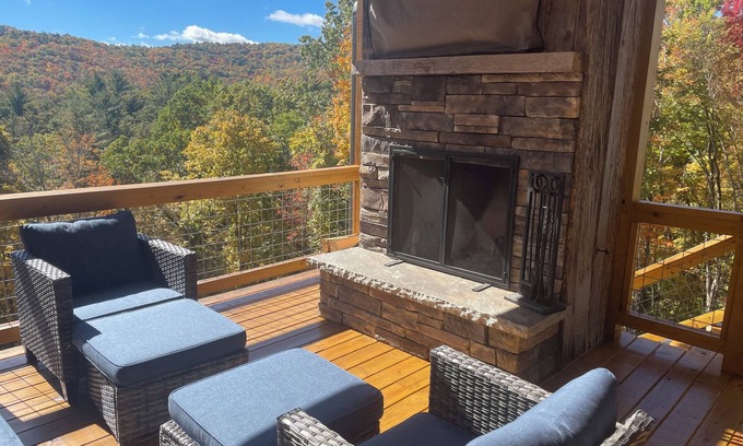 Glenville Casa | Pet friendly Amazing mountain paradise. Hot tub, fireplace, gym, game room !