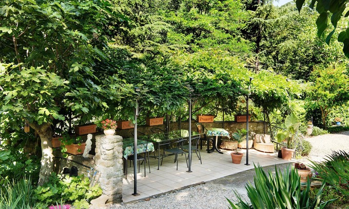 Cassinasco Apartamento | Apartamento CasaFiò Grotta con jardín compartido y Wi-Fi; admite mascotas