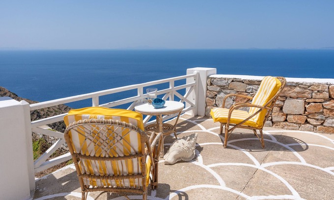 Sikinos Casa | Apartamento "Kimolos" con vistas al mar, bañera de hidromasaje y Wi-Fi que admite mascotas
