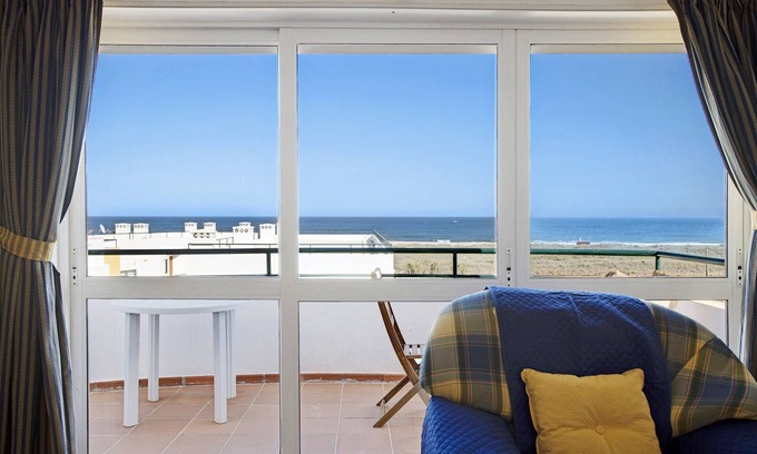 Meia Praia Apartamento | Apartamento Meia Praia junto a la playa y Wi-Fi; admite mascotas
