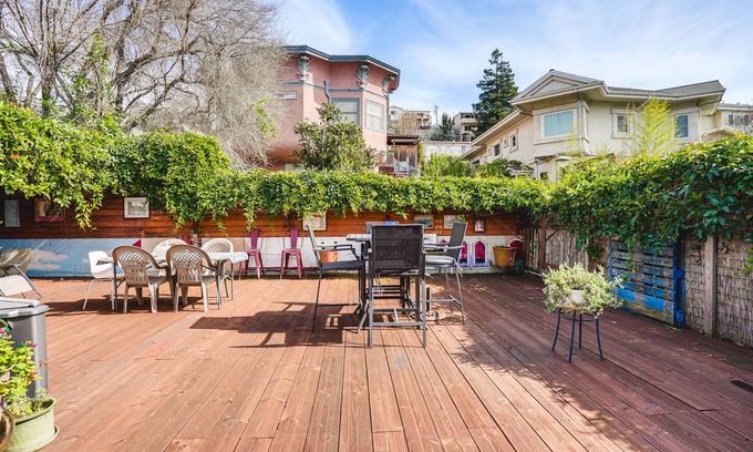 Grand Lake Apartamento | Pet-Friendly Apartment: 1 Mi to Lake Merritt!