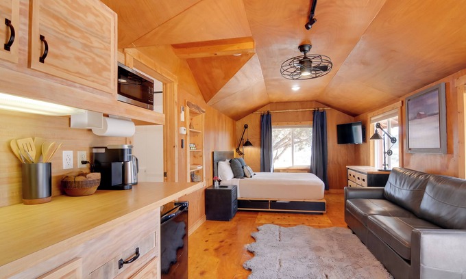 Apple Valley Apartamento | Pet-Friendly Apple Valley Getaway w/Fire Pit!