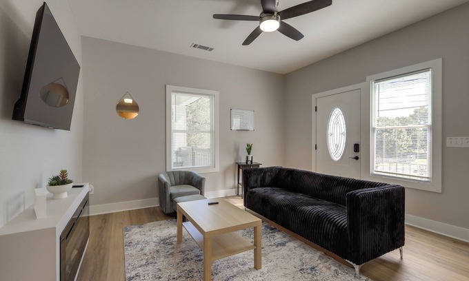 College Park Apartamento | Pet-Friendly ATL Hub - 9 Mi to Downtown