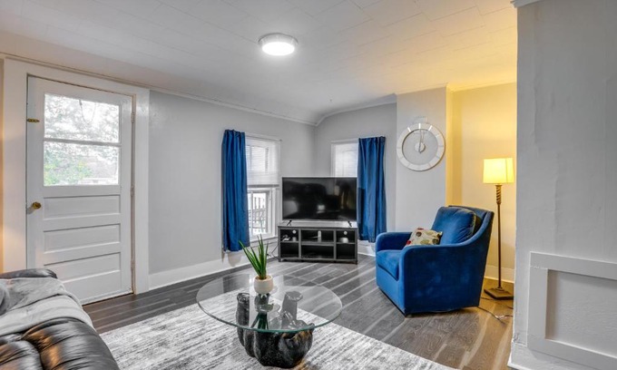 Auburn Apartamento | Pet-Friendly Auburn Apartment with Balcony!
