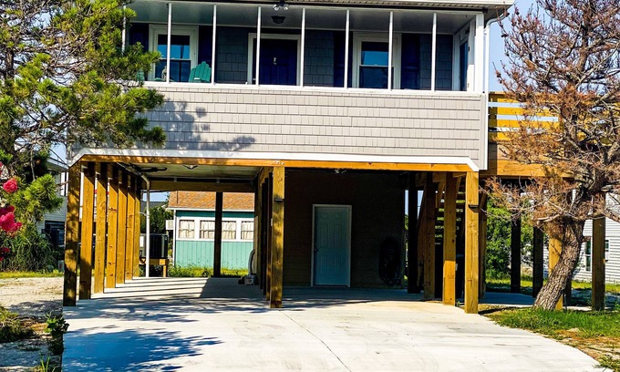 Colington Cabaña | Pet friendly beach house w/ Hot Tub - Short 0.4 mile walk to beach!