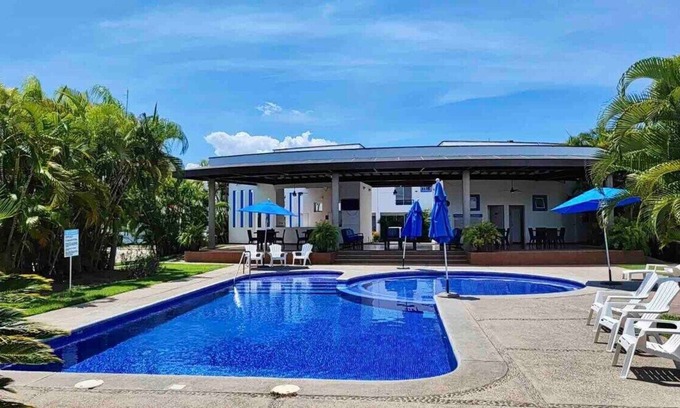 Valle Dorado Apartamento | NEW * PET FRIENDLY* Lovely house near the beach