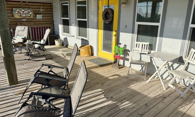 Surfside Beach Casa | Pet-Friendly Beach Fenced Yard Bike Quiet Location