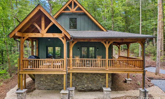 Lake Lure Cabaña | Pet Friendly, Bear Paw by Carolina Properties