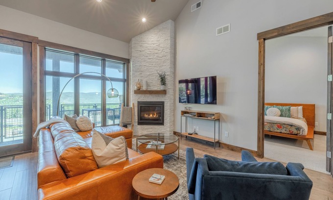 Park City Condominio | Pet Friendly Blackstone Luxury Condo - Pool and Gym in Canyons Village.